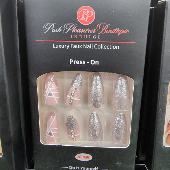 Luxury Faux Nail Collection - Picture 5 of 5